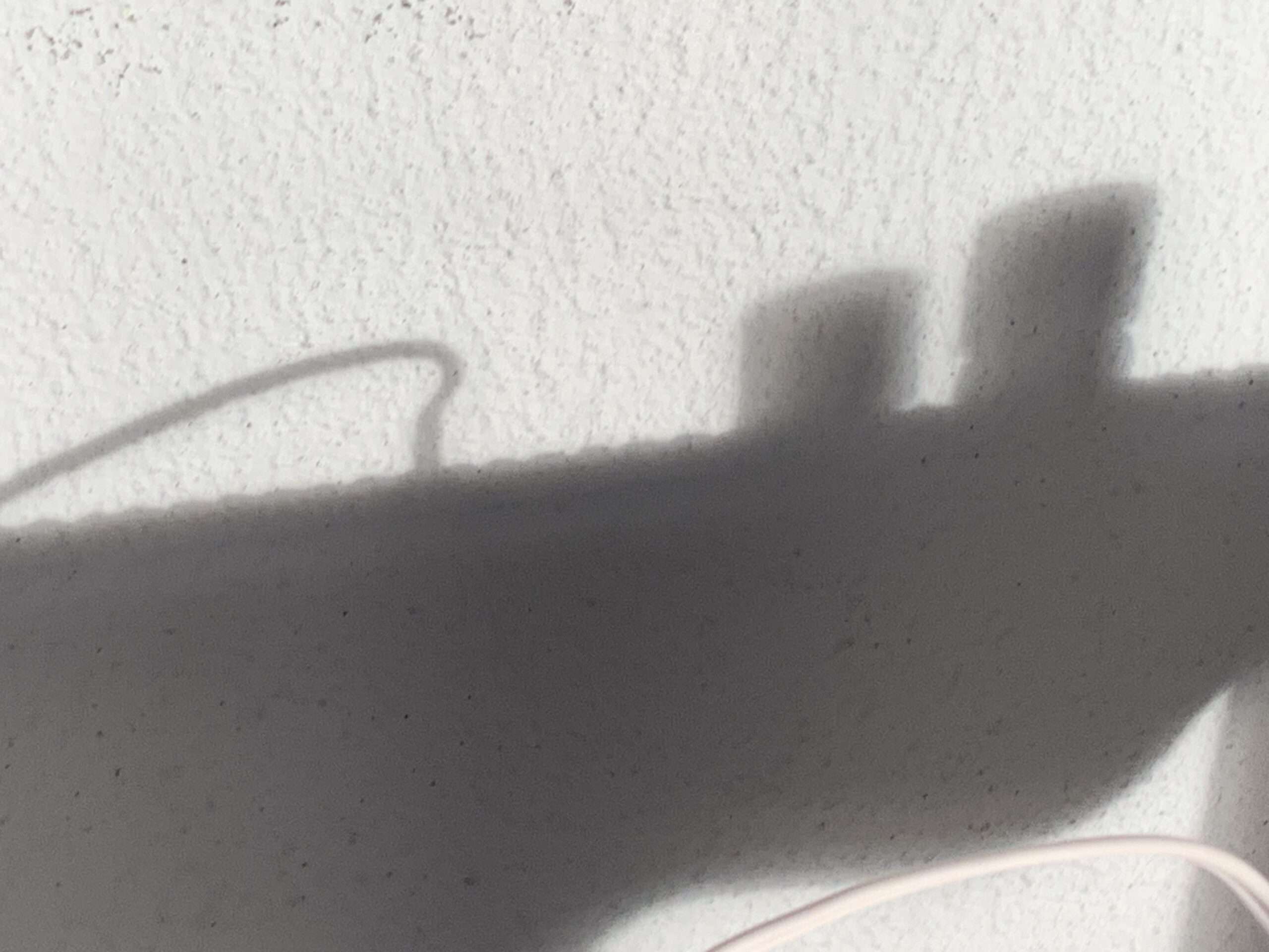 Herz aus Gold Manchmal willst du nicht sehen, was du siehst. Du erträgst die Eindeutigkeit nicht. Manchmal hilft eine dunkle Brille.