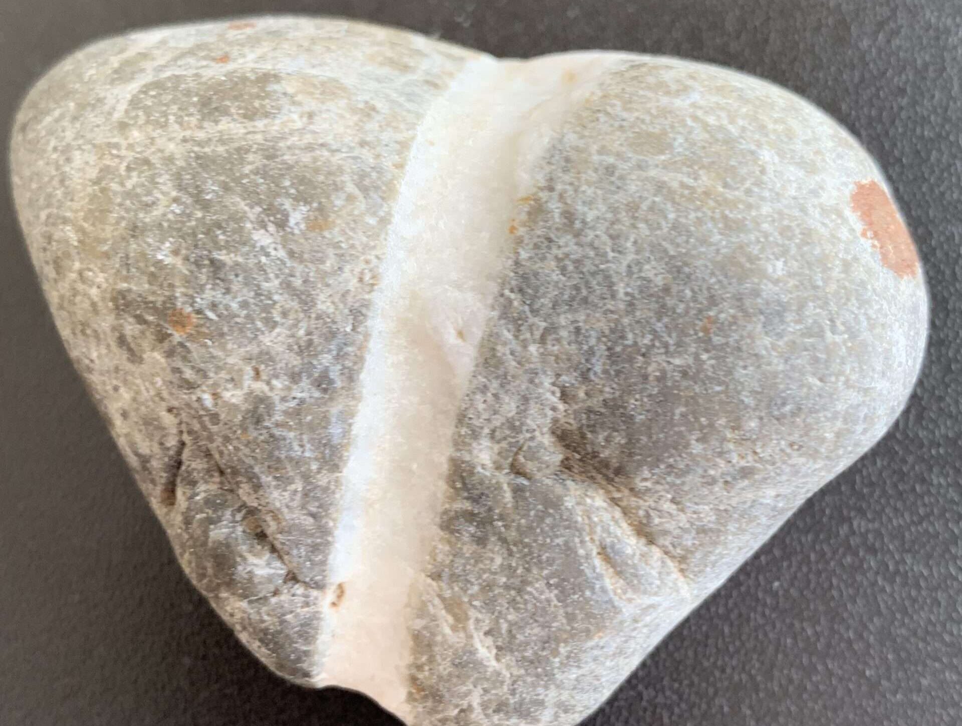 Wenn Die einem Menschen begegnest, den Du liebst, ist das schön. Liebt Dich der Mensch nicht zurück, hilft es nur, rettungslos zu hoffen.