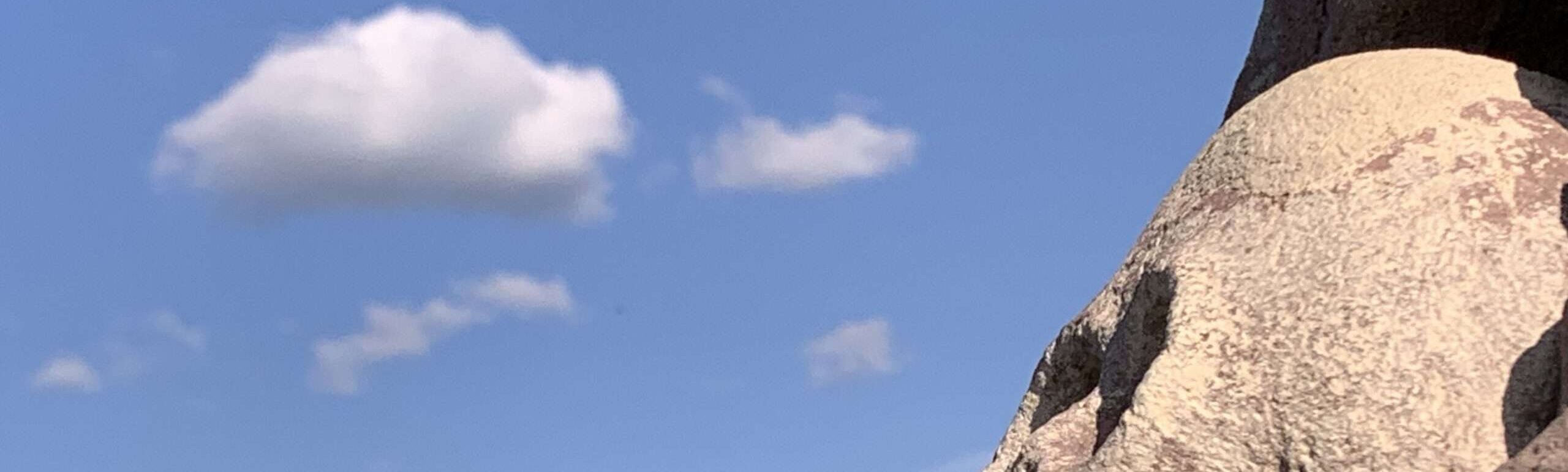 Der Fluss lässt deine Gedanken zur Ruhe kommen. Setz Dich, schaue, denke nicht nach. Der Fluss ist Dein Freund. Schenke ihm Zeit.