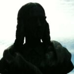 Ist der Tod weniger schlimm, wenn man ihm entgegen geht? Was hilft überhaupt gegen den Tod? Vielleicht Liebe, Liebe, die wärmt?