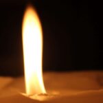 Um uns hektischer Stillstand. Nichts geschieht. Das ist Schicksal. Also sind wir einsame Wölfe auf dem Weg ins brennende Nichts. Gedicht