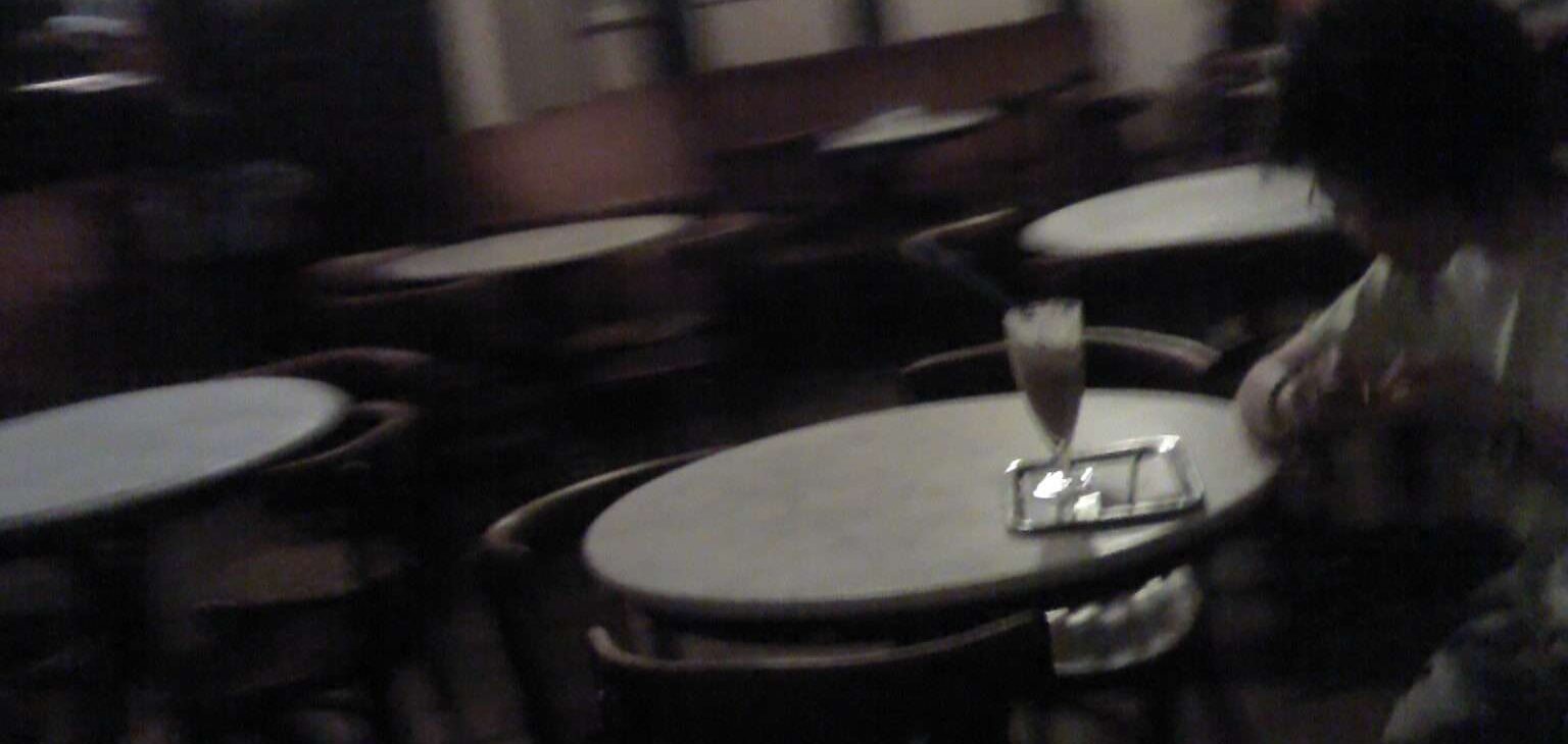 Gedicht: Wir drehen die Seiten unseres Lebens um und um und finden immer nur Scheußliches. Der Idiot im Kreml mordet weiter, die Sonne scheint dazu, als wollte sie uns ärgern.