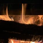 Gedicht: Das Leben wird brüchig im Laufe der Jahre; und die Erinnerung wird brüchig nach dem Tod. Rest des Lebens verschwinden in Kisten.