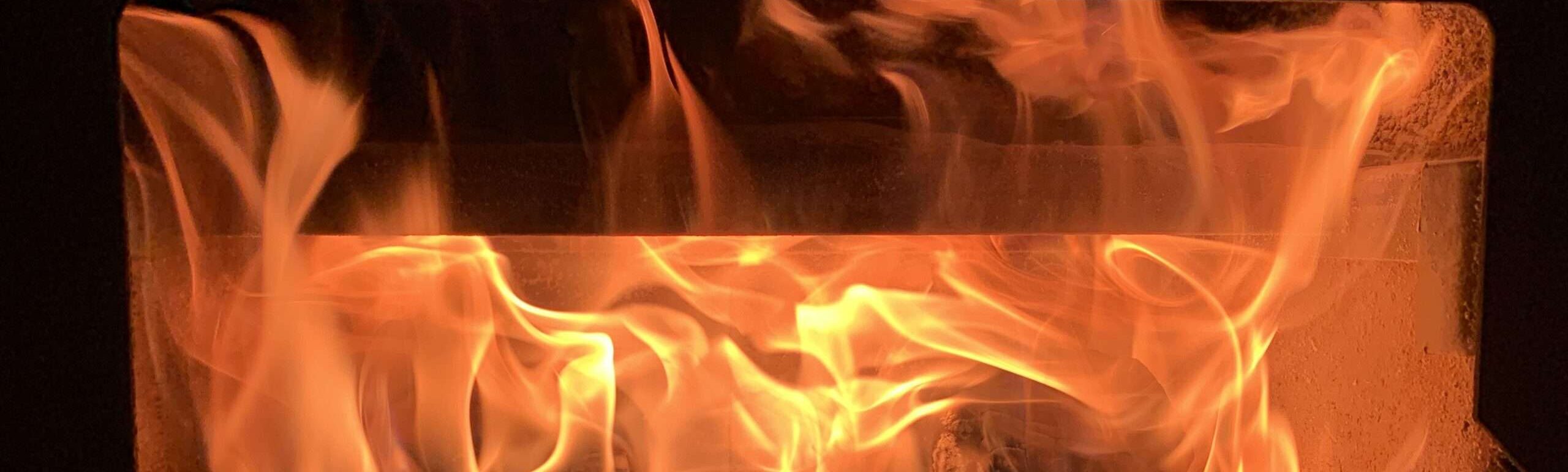 Gedicht: Ach, wenn die Liebe nur bliebe. Aber wie kann sie das, wenn das Feuer lodert, es aber keinen Rauch gebiert? Dann ist die Liebe perdue.