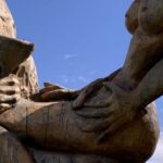 Gedicht: Was hält ewig? Zärtlichkeit? Vielleicht nicht, vielleicht gerade die nicht. Aber besuchte uns nicht ein Hauch von Ewigkeit, wenn wir fortwährend grundlos zärtlich wären?