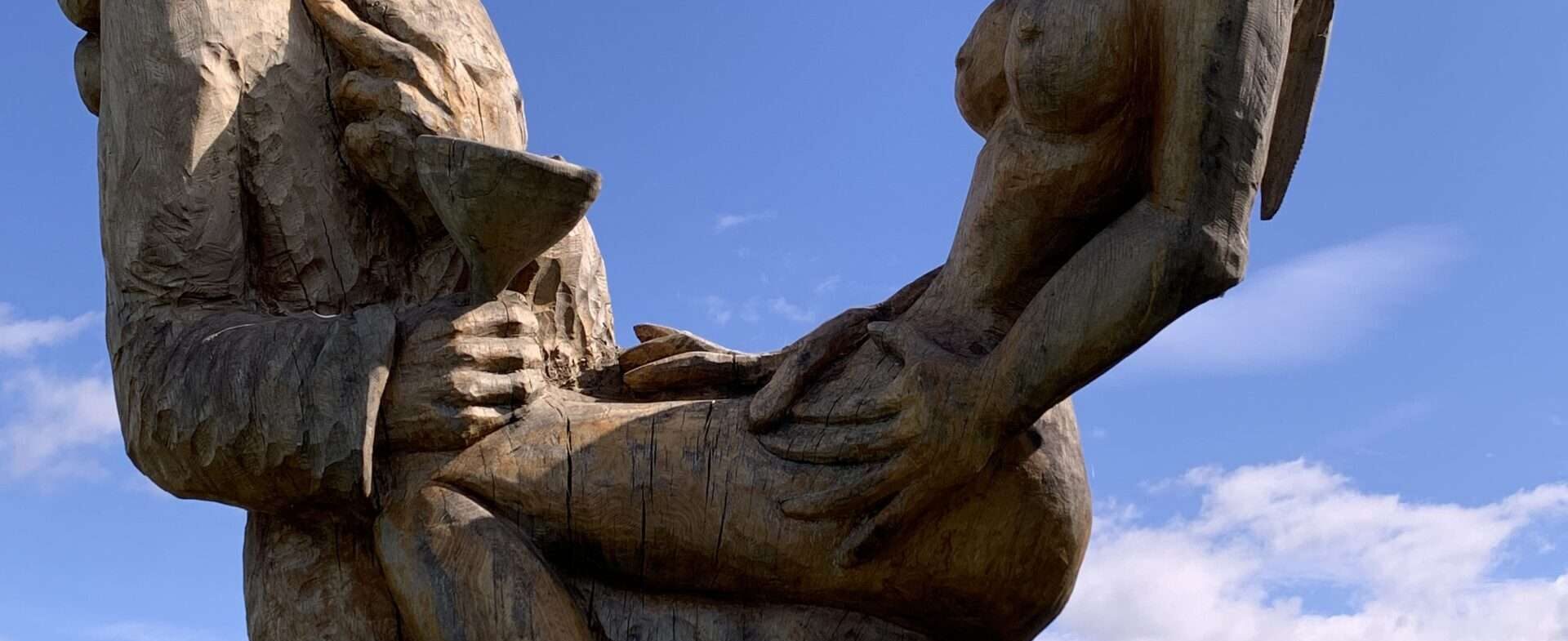 Gedicht: Was hält ewig? Zärtlichkeit? Vielleicht nicht, vielleicht gerade die nicht. Aber besuchte uns nicht ein Hauch von Ewigkeit, wenn wir fortwährend grundlos zärtlich wären?