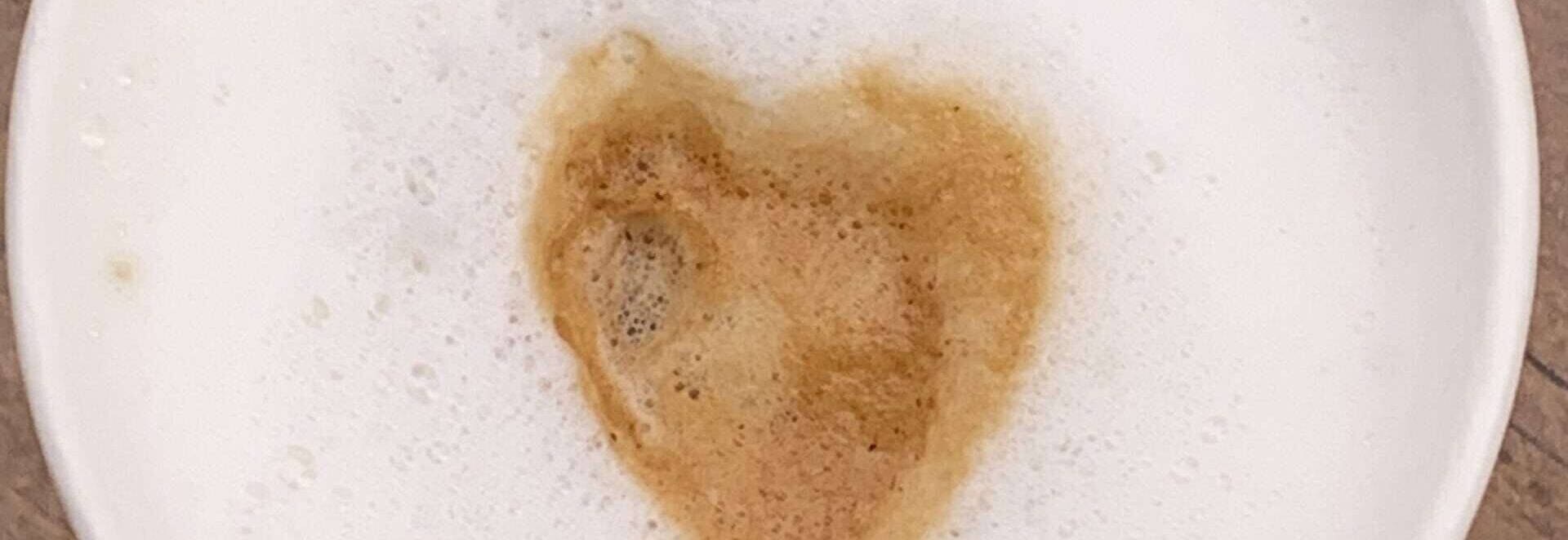 Gedicht: Heimlich, wie ein Dieb, schleich ich mich in dein Herz. Du spürt mich kaum, nur einen kleinen Stich. Eine große Sehnsucht kommt zu dir.