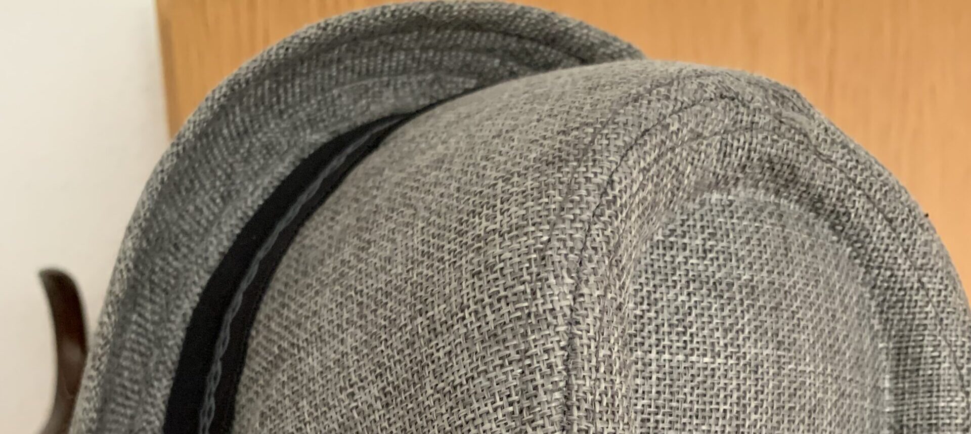 No-Haiku: Hut 2 Haiku: Hängt ein Hut am Ständer im Wartezimmer eines Nervenarztes. Tag für Tag, Woche für Woche, Monat für Monat. Das gibt uns zu denken.