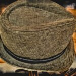 Gedicht: Ach Hüte. Einer fiel mir besonders auf: Er hing monatelang am Garderobenständer im Wartezimmer eines Psychiaters. Mehr sag ich nicht.